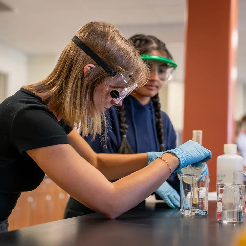 Students conducting research in the chemistry lab at Baldwin Wallace